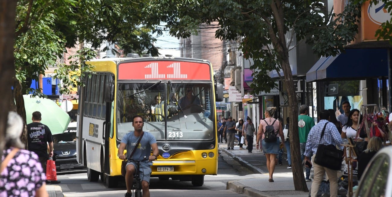 El sistema de colectivos, en su laberinto: caídas en los indicadores clave que miden su eficiencia