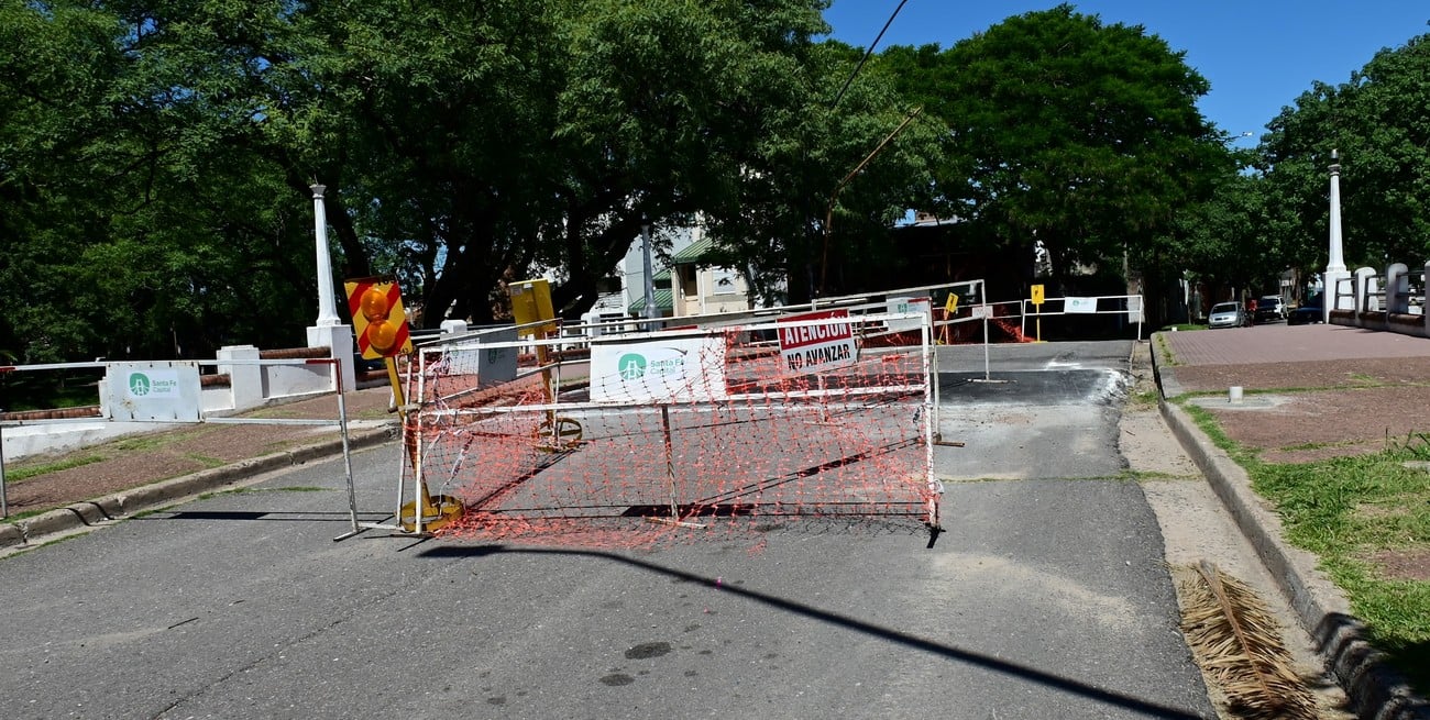 Parque Garay: con nuevas restricciones, habilitarán el tránsito en el histórico puente sobre los lagos