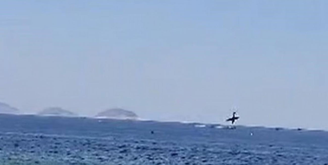 Un piloto murió tras caer con su avioneta en la playa de Copacabana