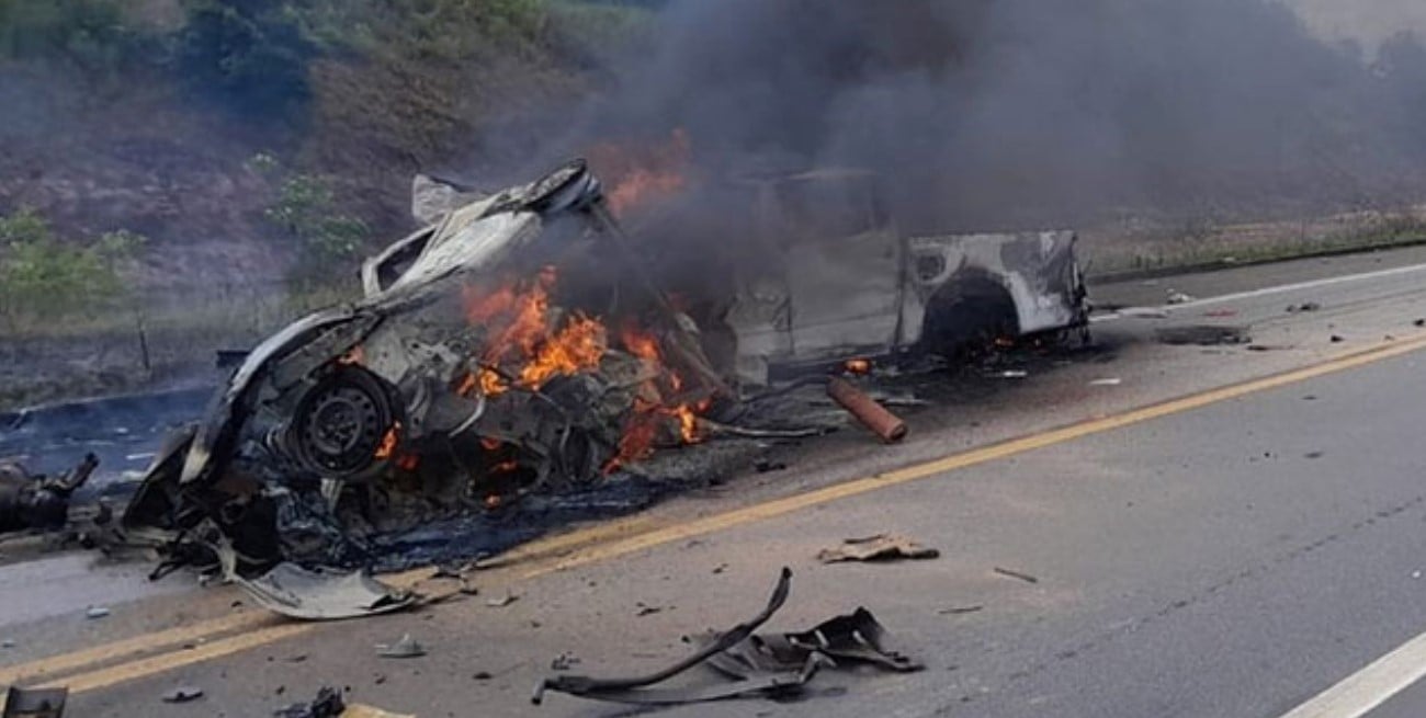 Brasil: once muertos tras un choque frontal e incendio en la ruta BR-101
