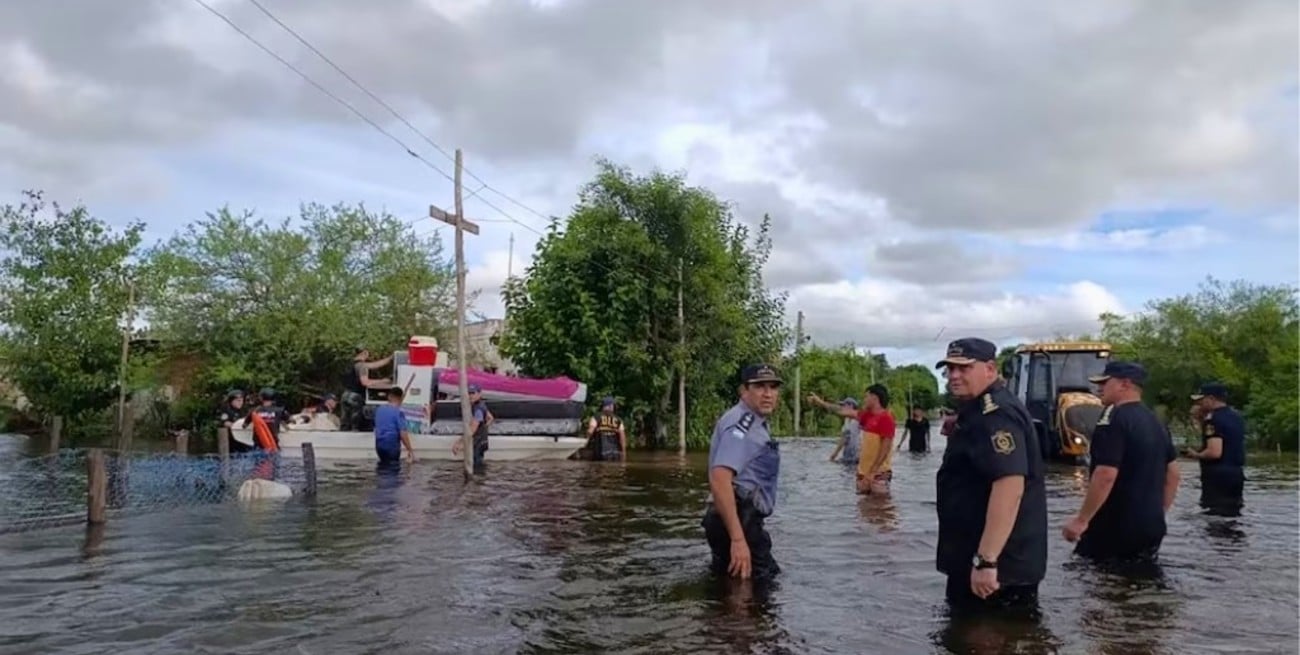Corrientes: buscan a dos turistas chubutenses arrastrados por el río en medio del temporal