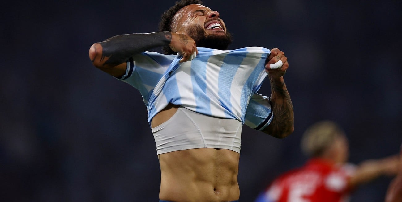 El impactante tatuaje de un jugador de Racing: nueve horas, tres tatuadores y ayuno extremo