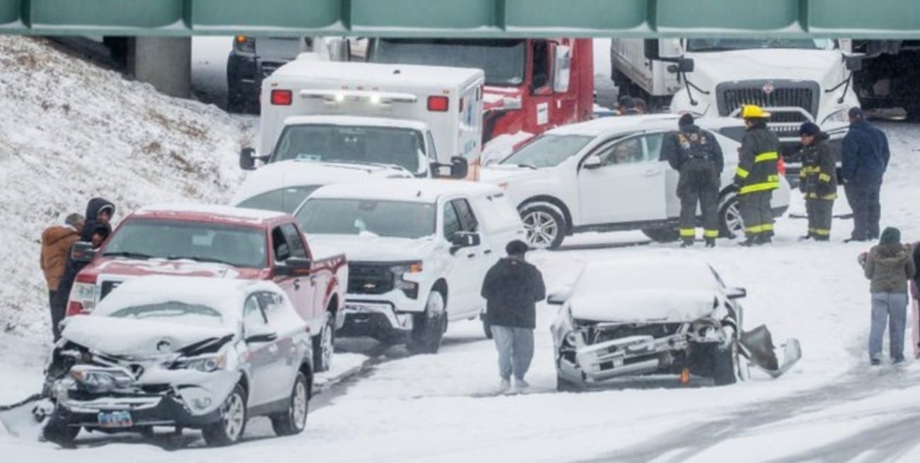 El centro norte de Estados Unidos azotado por una tormenta de nieve, hielo, lluvia y viento