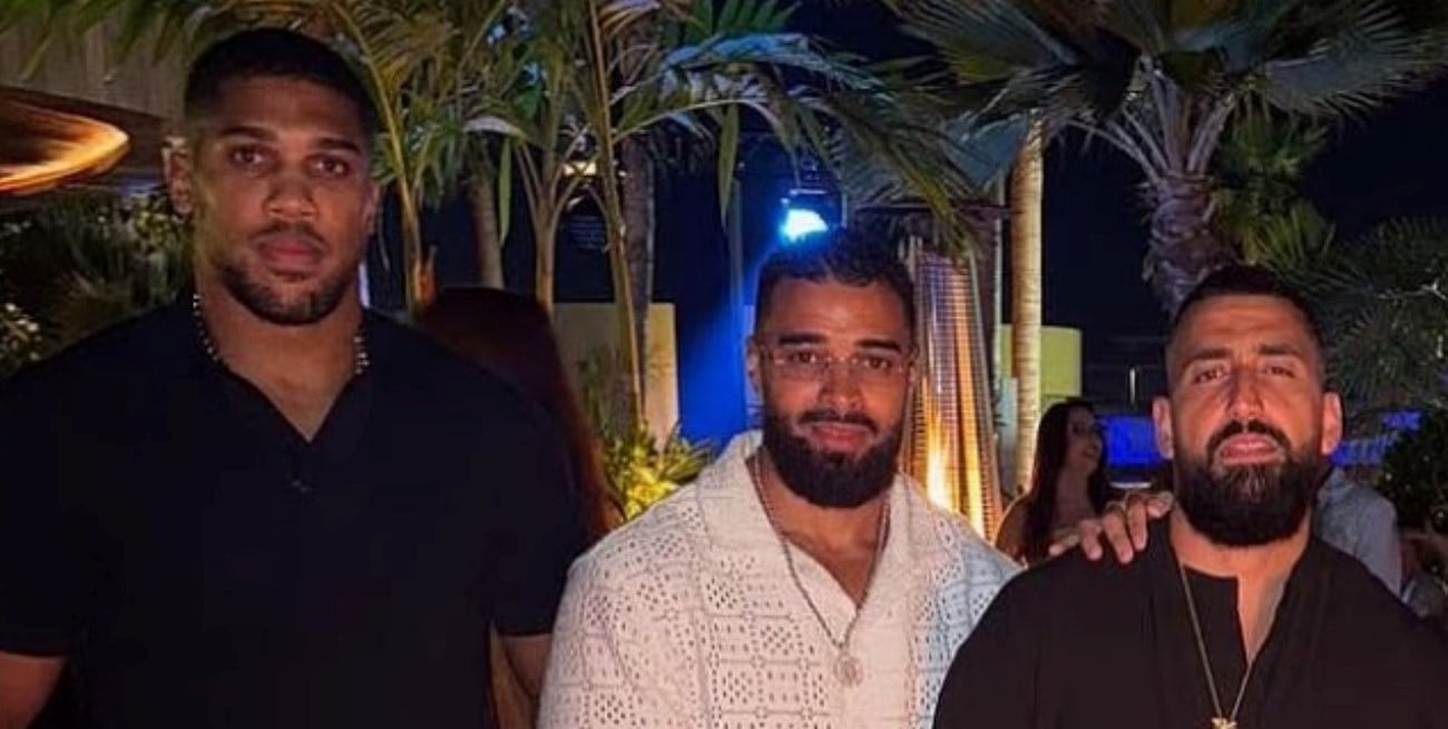 Murieron dos amigos de Anthony Joshua en un accidente: el boxeador está internado y estable