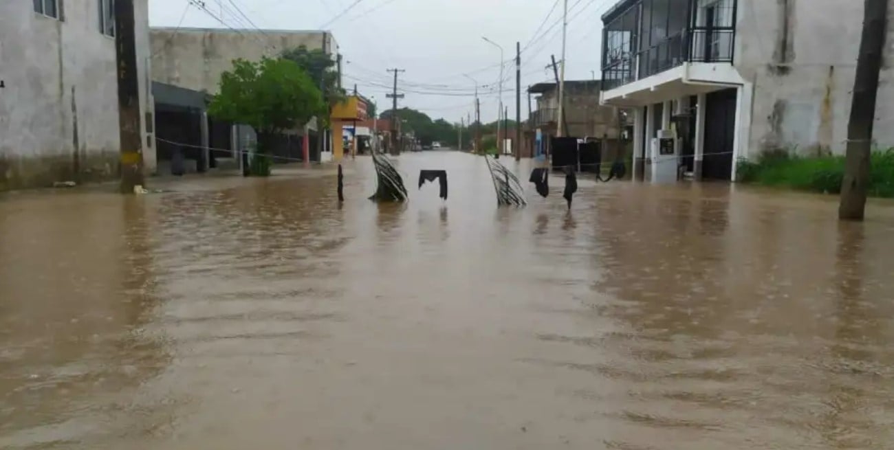 Persisten tormentas e inundaciones en Corrientes y norte argentino está bajo alerta por tormentas