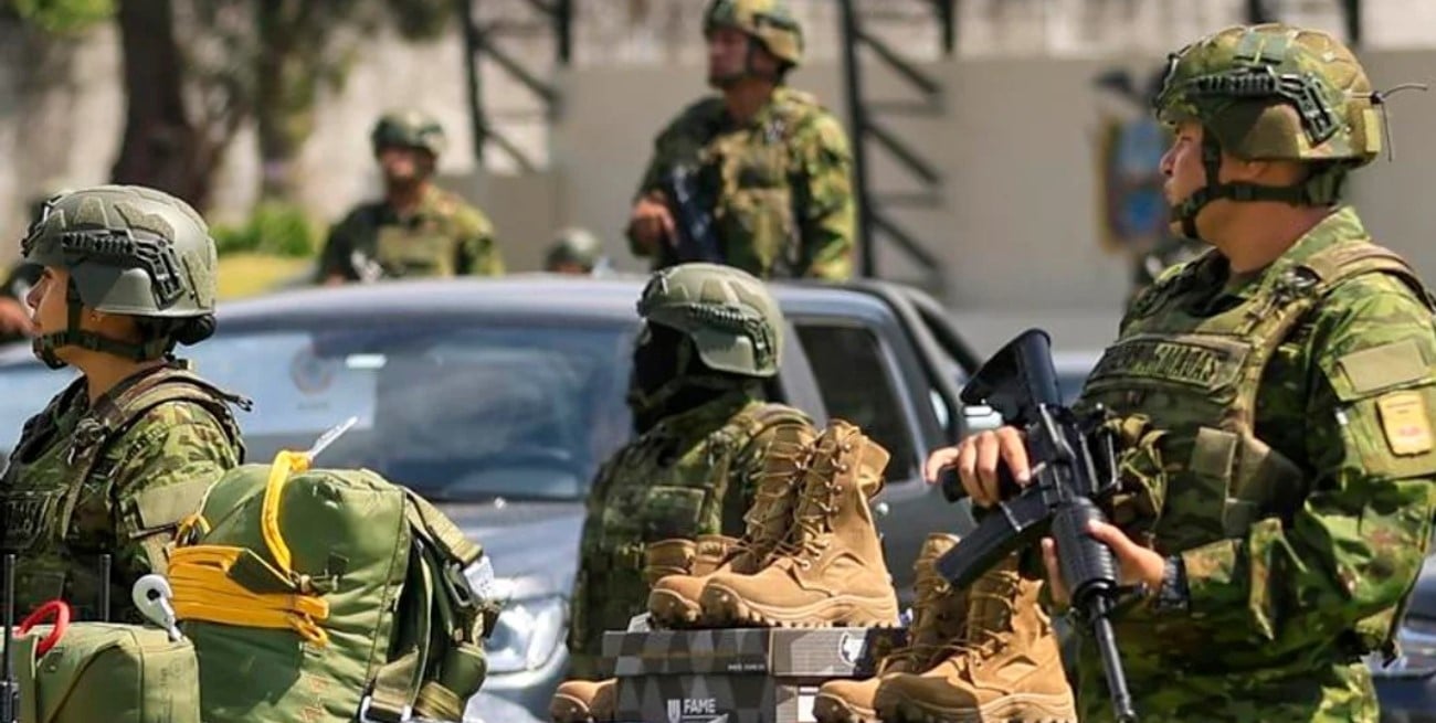 Ecuador militariza su frontera con Colombia tras enfrentamientos entre bandas criminales