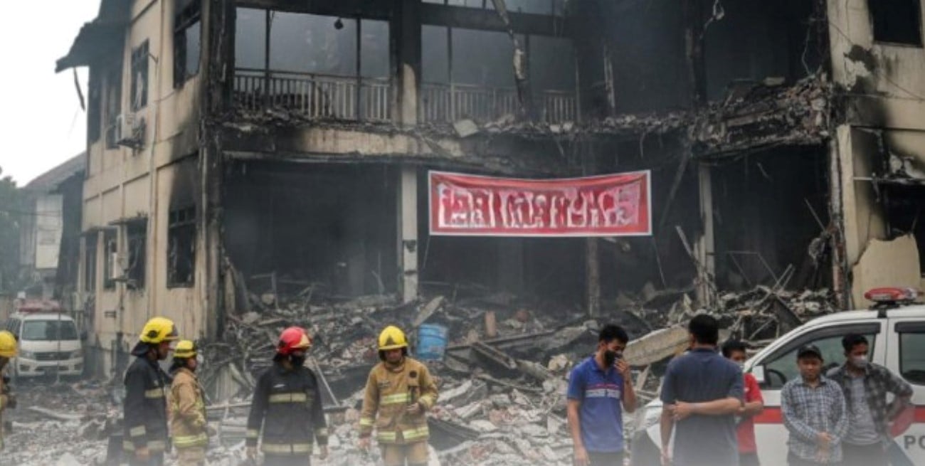 Murieron 16 personas en un incendio dentro de un geriátrico en Indonesia