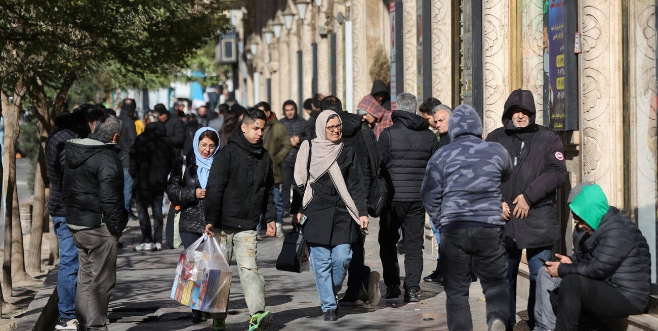 Se intensifican las protestas en Irán en medio de una grave crisis económica