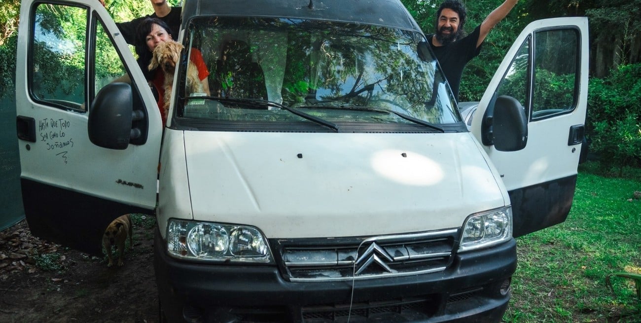 El Periodista Ambulante cargó hasta el perro y partió de Santa Fe rumbo a Alaska