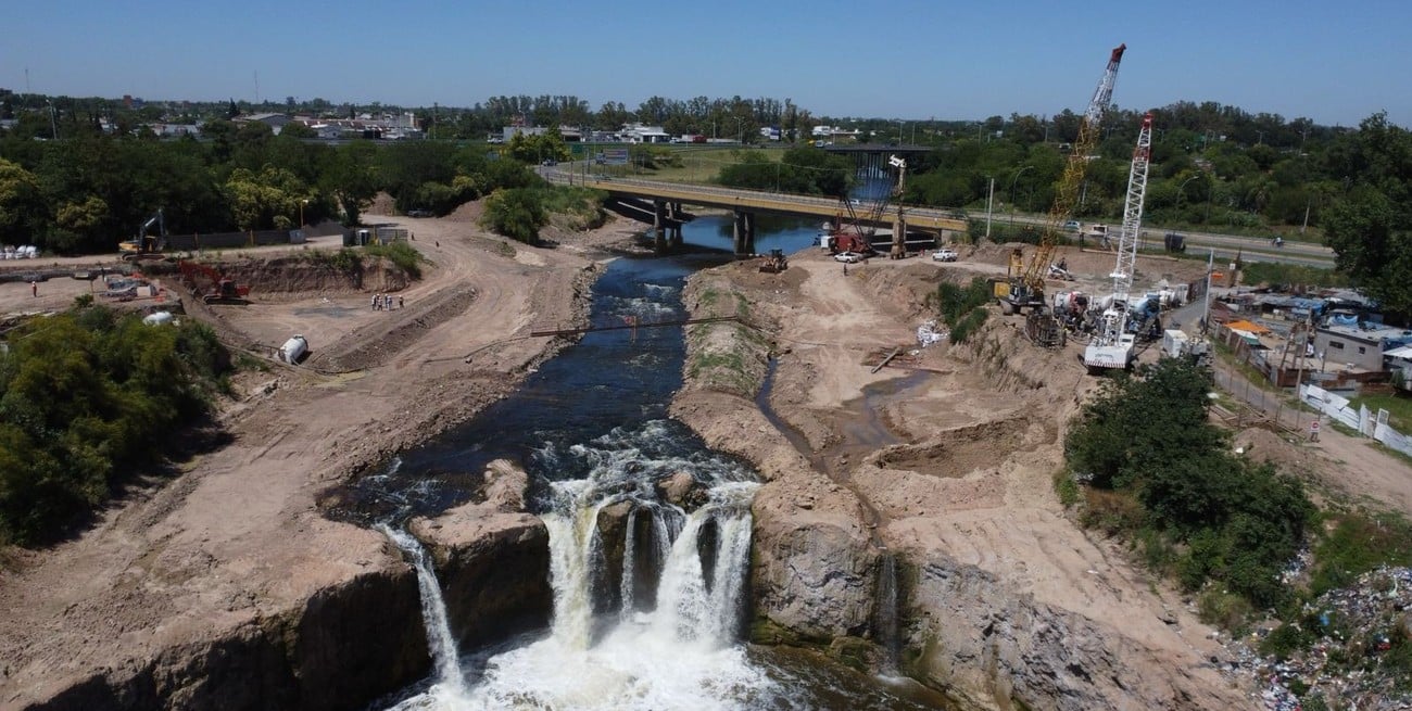 Avanza la colocación de pantallas subterráneas para frenar la erosión en el Arroyo Saladillo