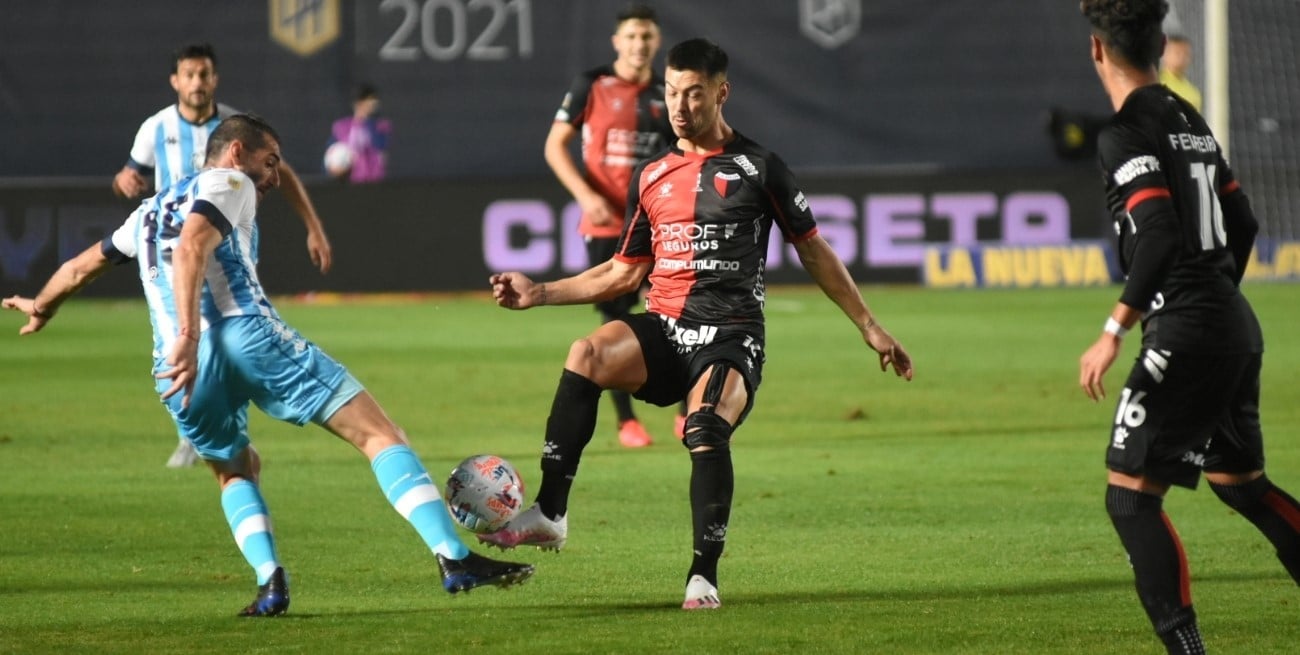Colón encamina el bombazo de Lértora a pesar del interés de Ferro