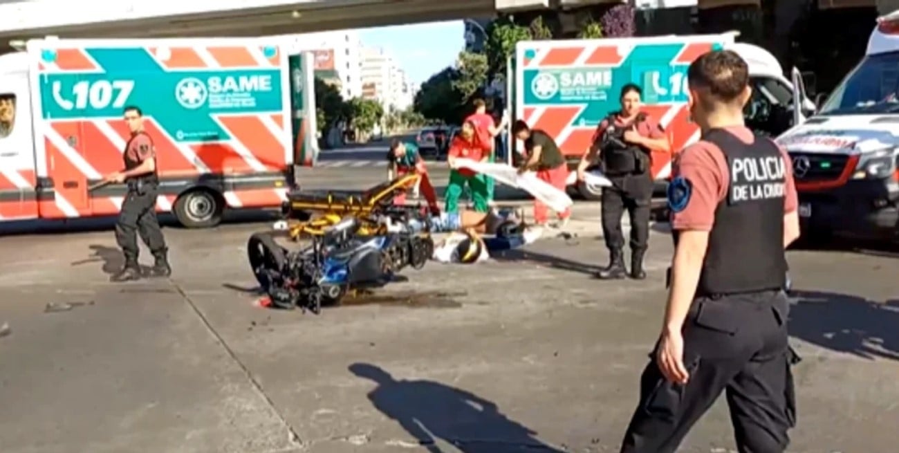 Choque fatal en Buenos Aires: dos muertos al cruzar en rojo