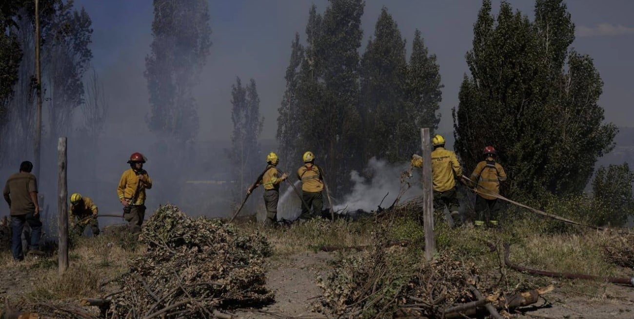Bariloche y El Bolsón en alerta por incendios forestales