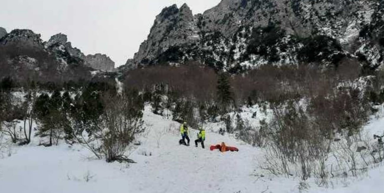 Una serie de avalanchas en los Alpes italianos dejó tres muertos y varios heridos