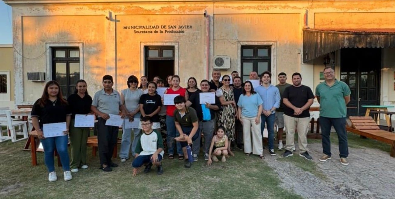 La formación como motor del desarrollo: San Javier certificó a egresados en carpintería