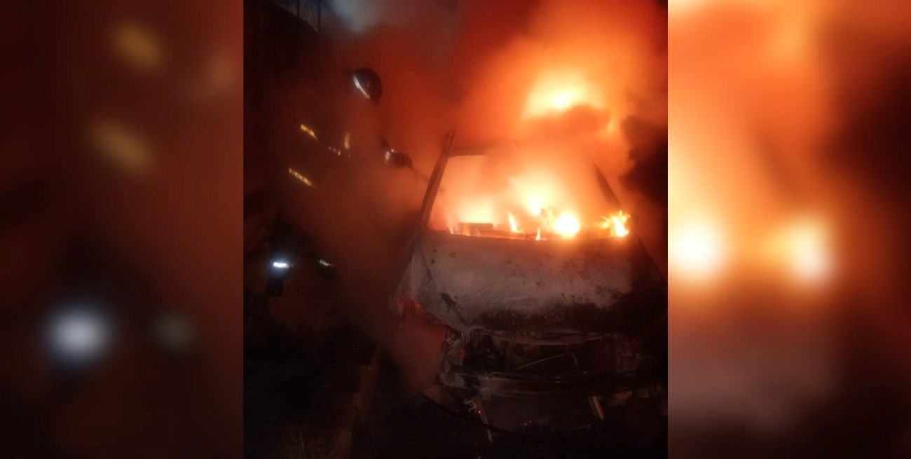 Ardió un automóvil en barrio Barranquitas