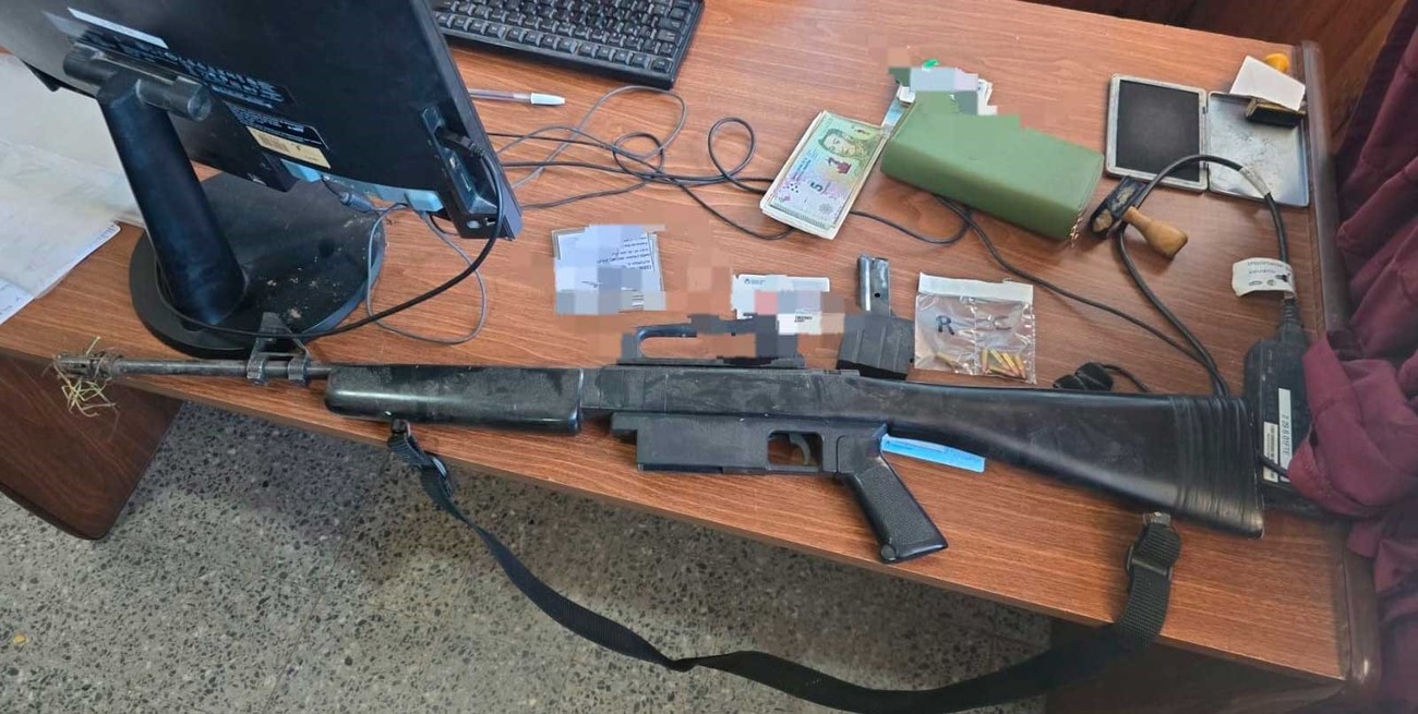 Tiros en plena Circunvalación: balearon un camión y hallaron una carabina abandonada