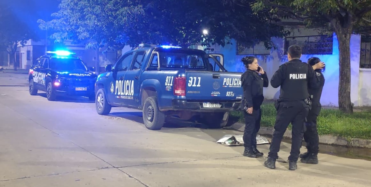 Padre e hijo baleados por intrusos que entraron a su casa en barrio María Selva