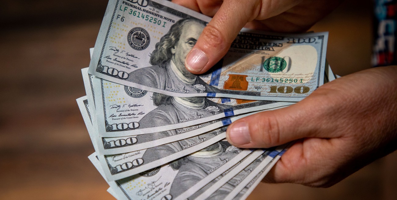 Así cerró el dólar en los bancos argentinos este martes 6 de enero