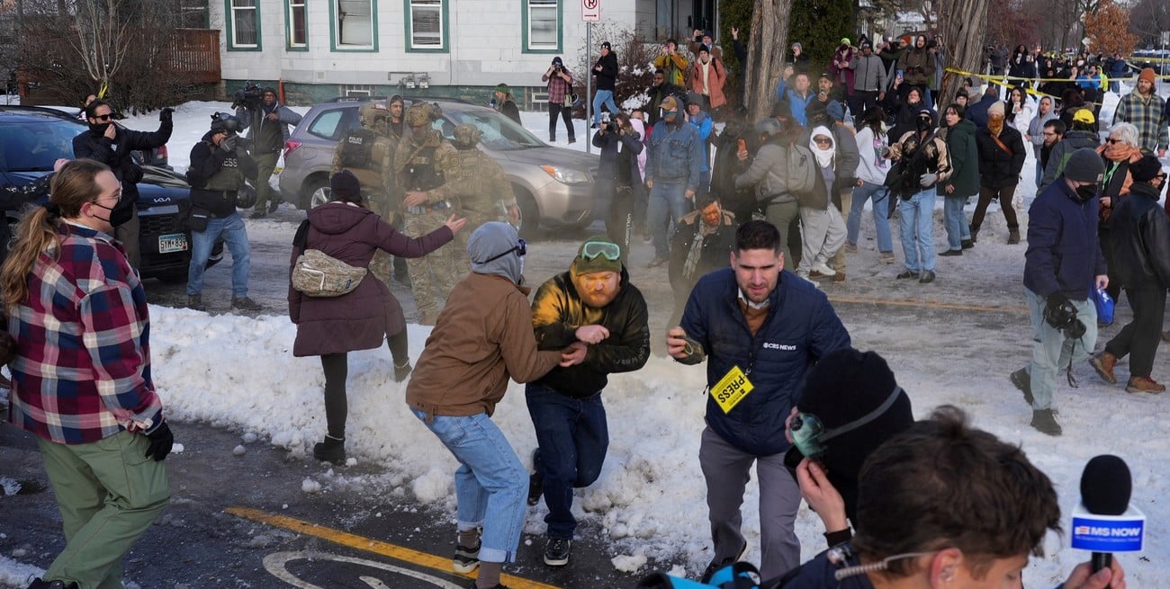 Estados Unidos: una mujer murió tras un disparo de un agente de inmigración en Minneapolis