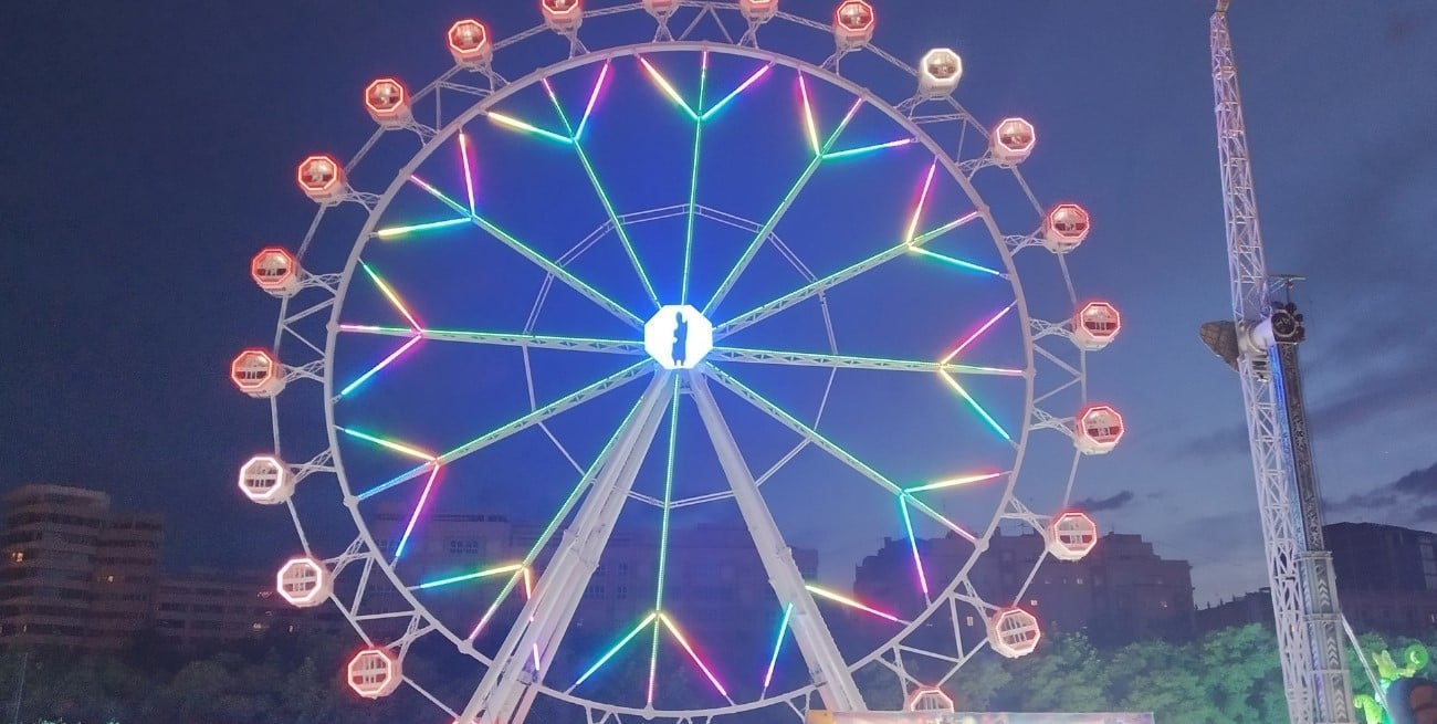 Emergencia en un parque navideño de Madrid: 19 personas atrapadas en una noria