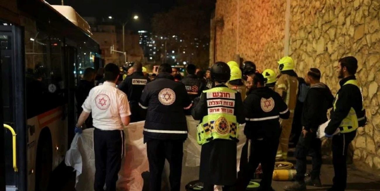 Jerusalén: un colectivo embistió a manifestantes ultraortodoxos y dejó un muerto y varios heridos