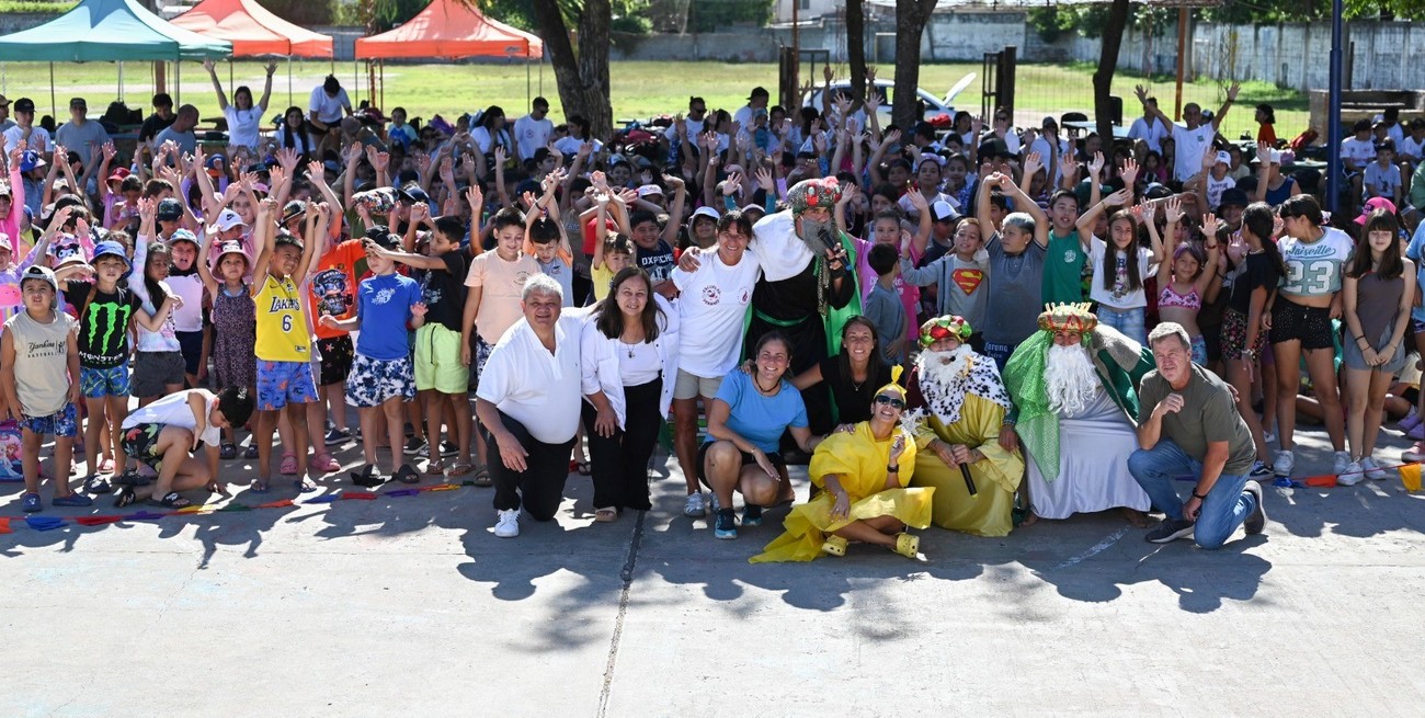 Los Reyes Magos llevaron alegría a las Escuelas de Verano de Villa Gobernador Gálvez
