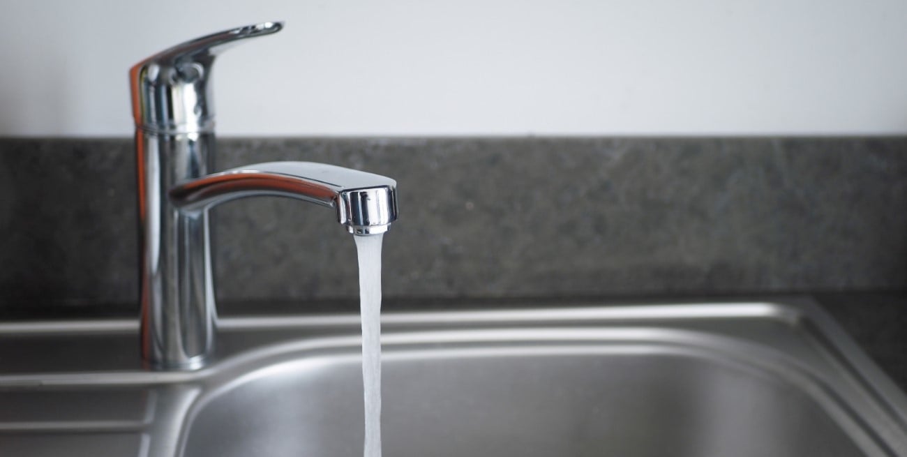 Aguas redujo el caudal a morosos pudientes y la mitad pagó su deuda