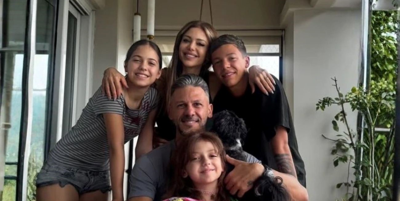 Martín Demichelis y sus hijos fueron rescatados por guardavidas tras quedar atrapados en el mar