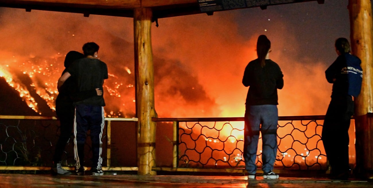 Chubut bajo fuego: ya ardieron 2.200 hectáreas y operan con el Boeing hidrante más grande de Latinoamérica