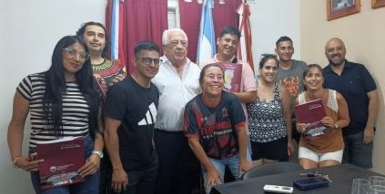 Sosa acompañó a las comparsas de Vera en la antesala del Pre Carnaval