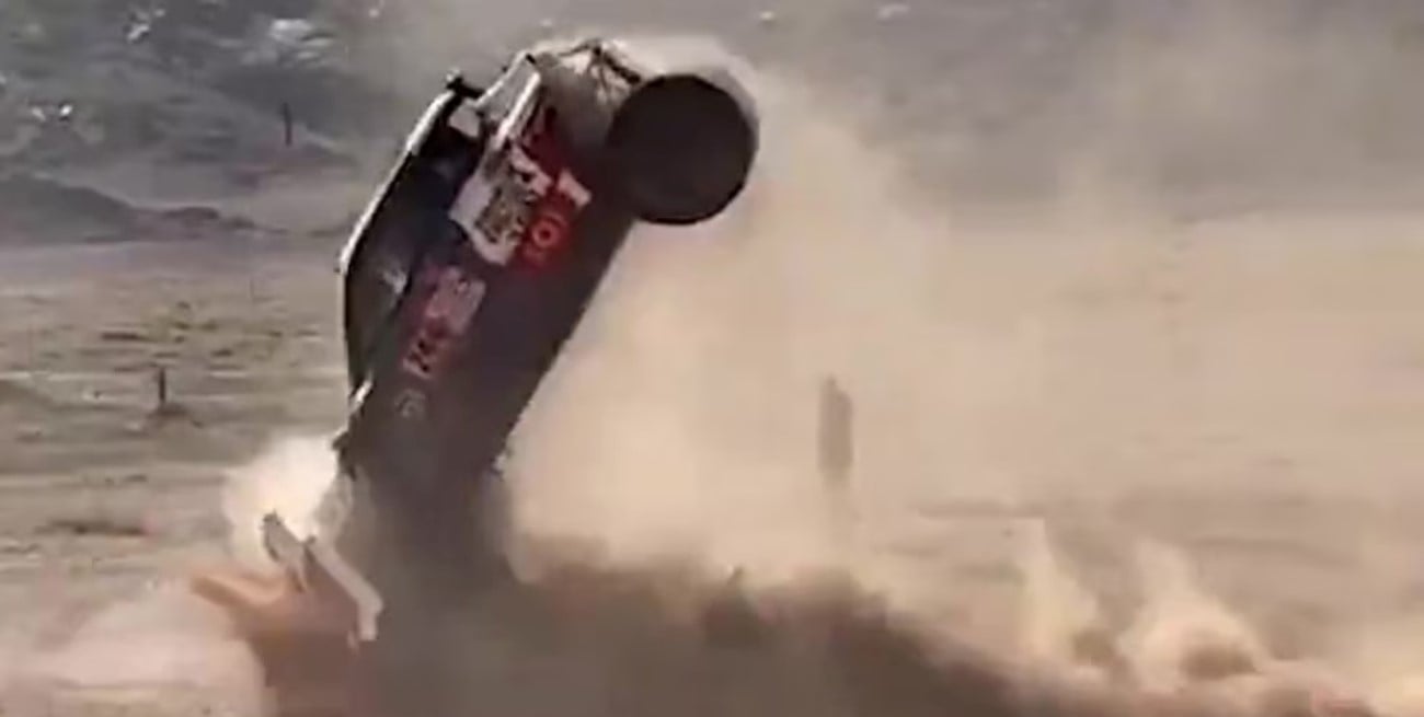 Accidente de Jesús Calleja en el Dakar 2026: volcó varias veces y abandonó la competencia