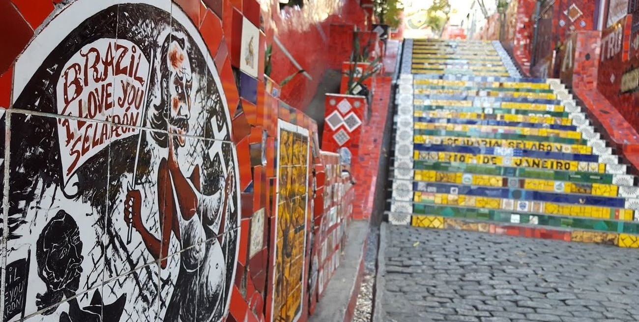 Azulejos, viajes y una muerte enigmática: la historia detrás de la Escalera de Selarón