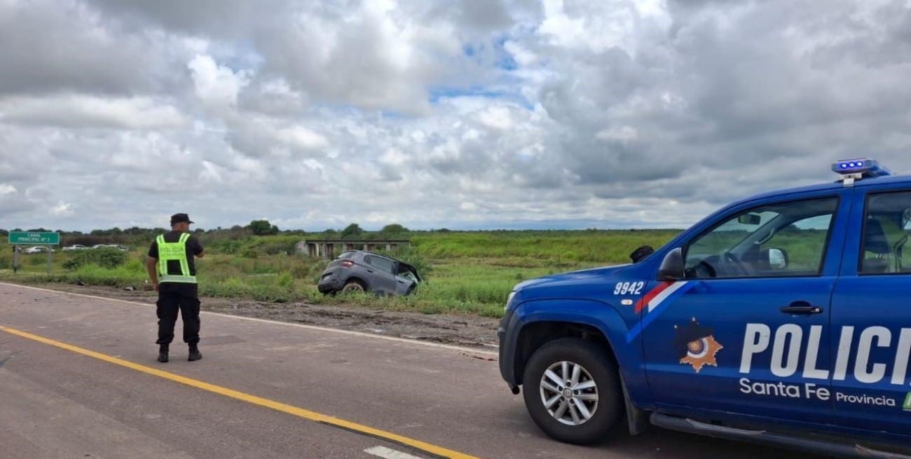 Pescadores sobre un puente y un choque que pudo ser trágico