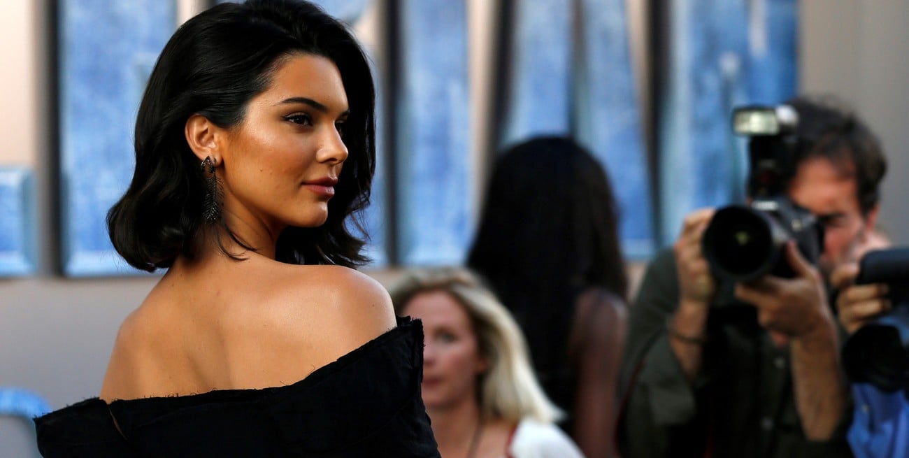 Kendall Jenner se ríe del “mito de la mufa” Kardashian en una publicidad para una app de apuestas