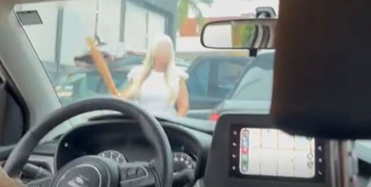 Video: una pelea de tránsito en Punta del Este escaló a insultos y amenazas con un bate