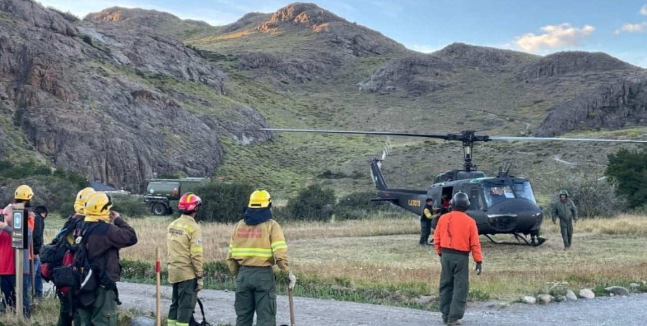 Con helicópteros, helibaldes y drones, el Ejército Argentino combate el fuego en Chubut y Santa Cruz