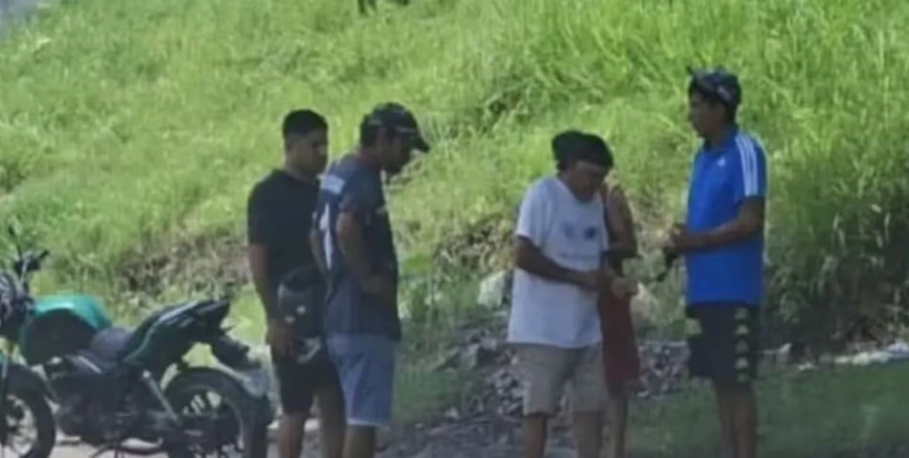 Tucumán: arrojaron a una joven con las manos atadas desde un carro y huyeron