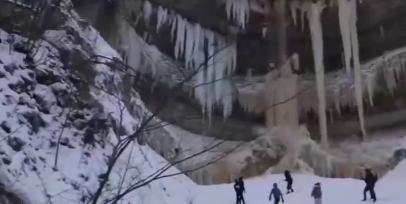 Alerta por desprendimientos de hielo en un paraje natural de Estonia tras un episodio que pudo ser trágico