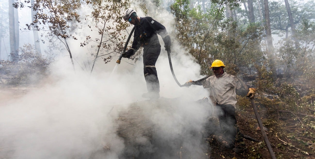 Chubut aguarda lluvias que podrían aliviar el avance de los incendios
