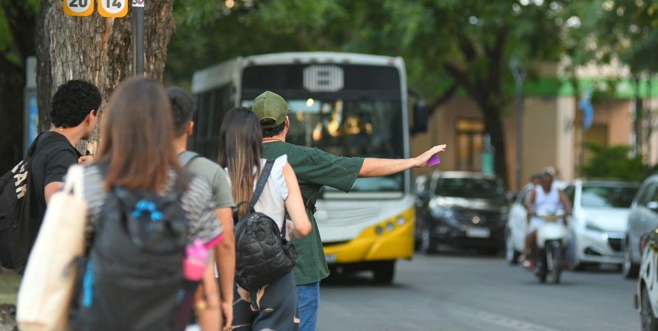 Analizan una suba del boleto: claves para entender lo que pasa con el sistema de colectivos en Santa Fe