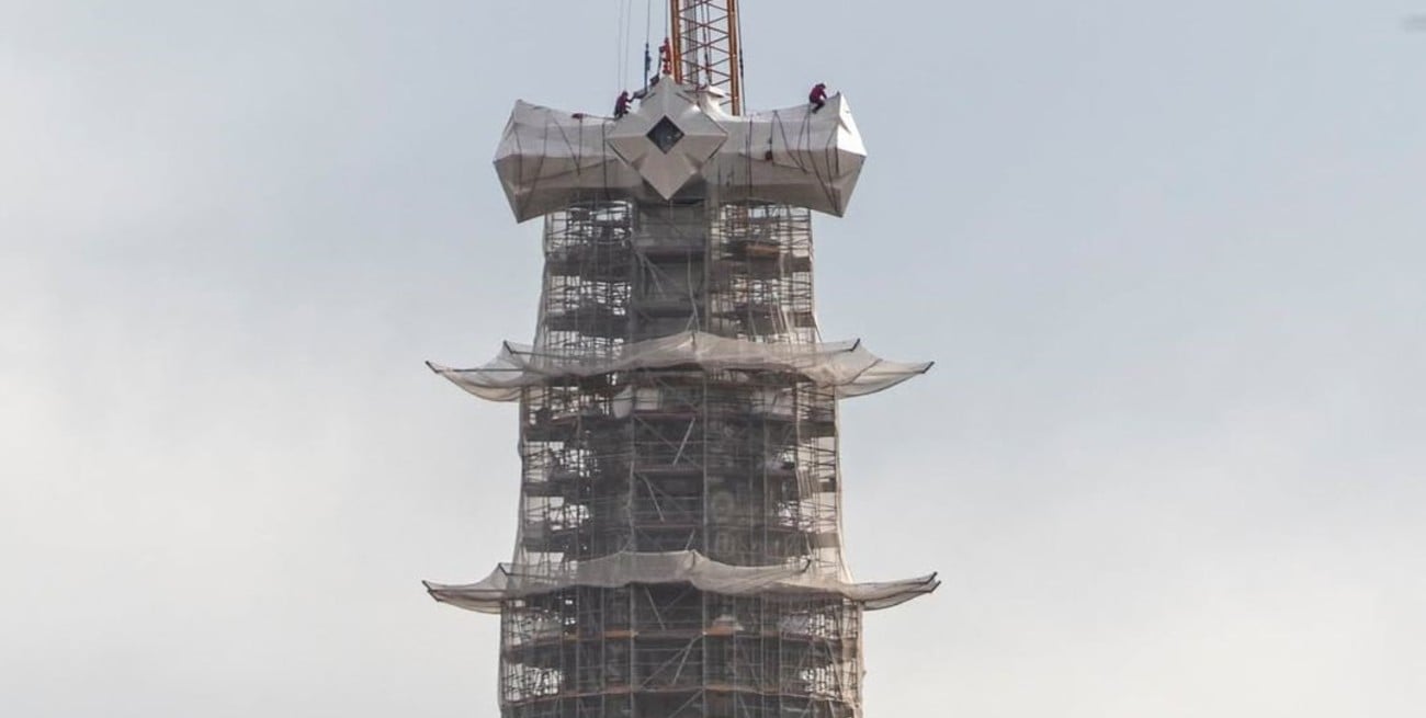 Barcelona: La Sagrada Familia entra en su fase final con la cruz completa de la torre de Jesucristo