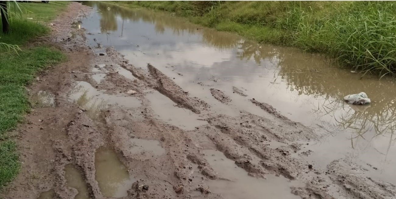 Calles anegadas y barro: el reclamo que se repite en barrio El Sabalito