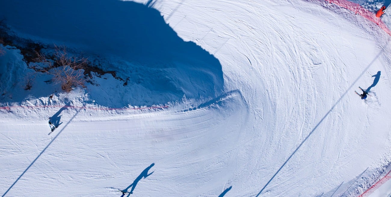 Un esquiador vio un brazo bajo la nieve y rescató con vida a un hombre sepultado