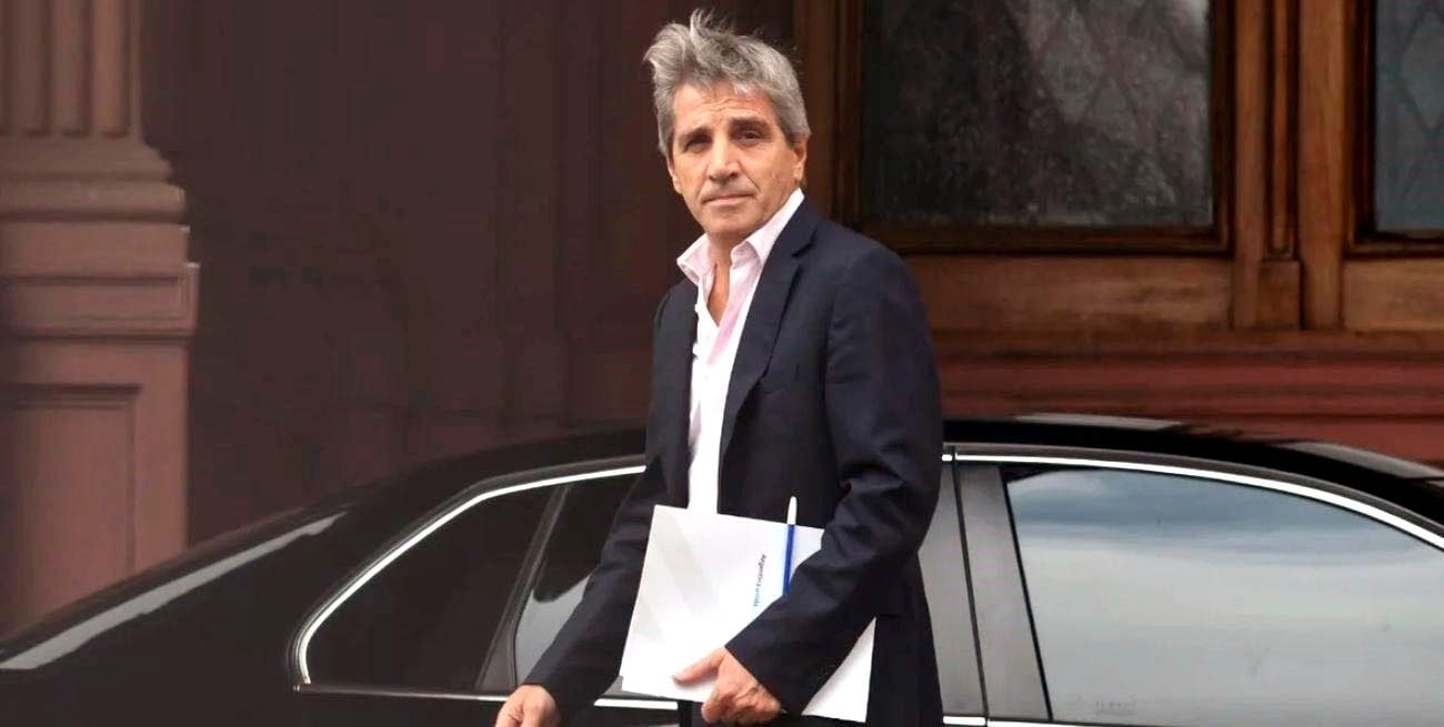 Luis Caputo destacó el superávit por segundo año consecutivo y sin dejar de pagar servicios de deuda
