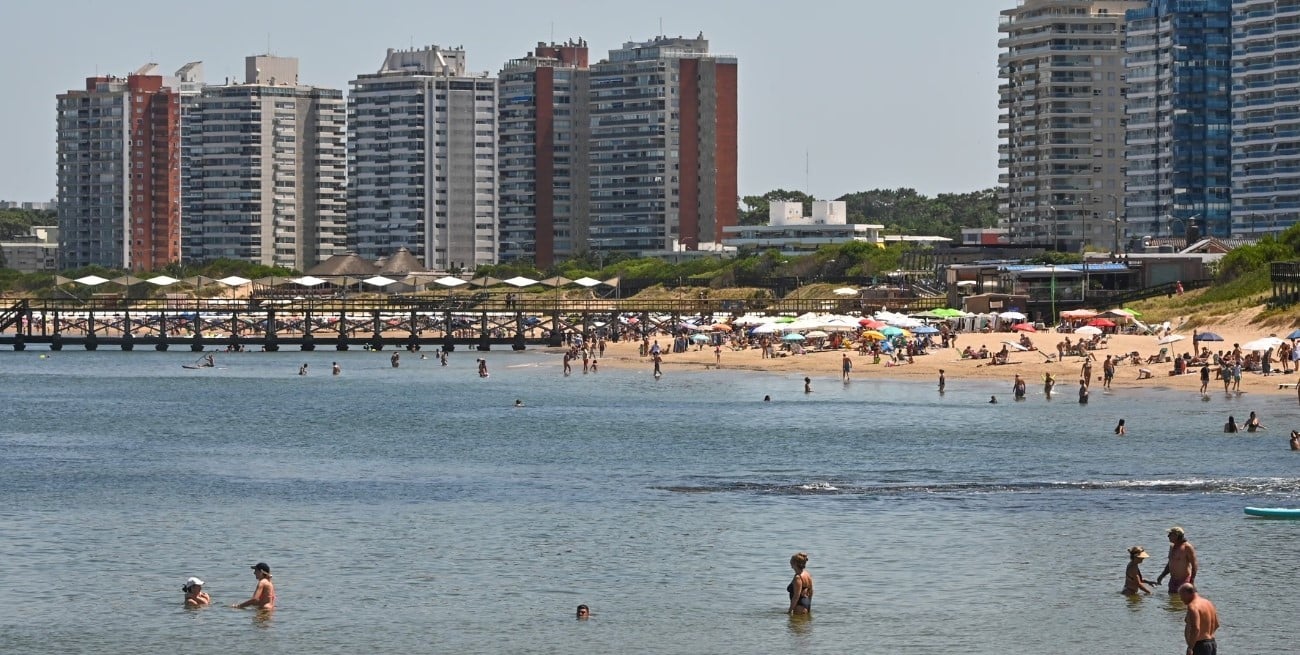 Un argentino resultó gravemente herido tras ser arrastrado por el mar en Punta del Este