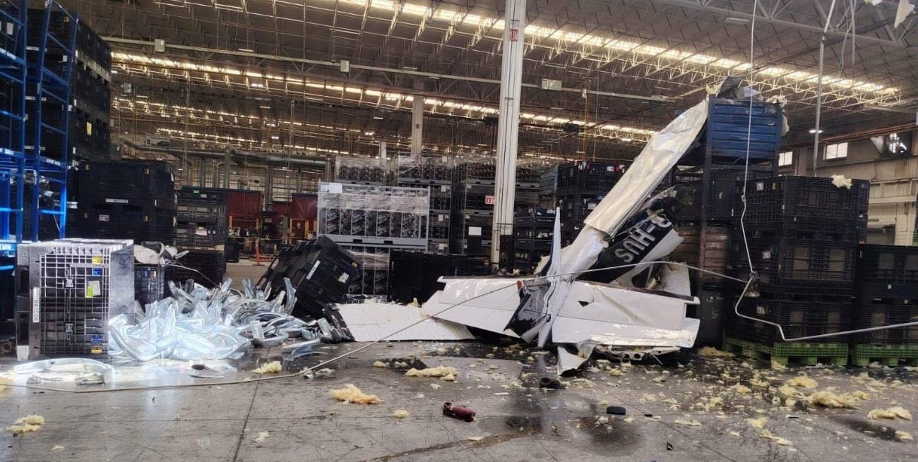 Una avioneta se desplomó sobre el Parque Industrial de Coahuila en México y hay dos heridos