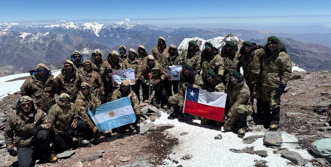 Los ejércitos de Argentina y Chile coronaron juntos el Aconcagua luego de 25 años
