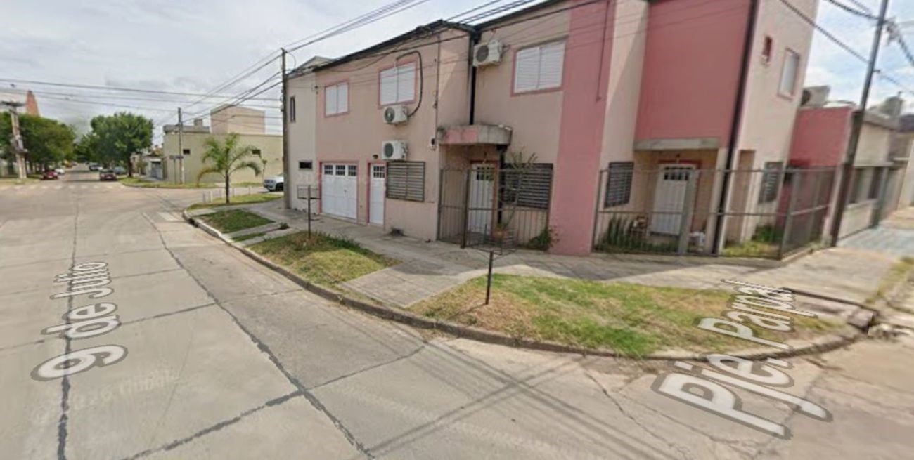 En barrio Mayoraz: ladrón intentó abrir un vehículo, lo filmaron y se dio a la fuga