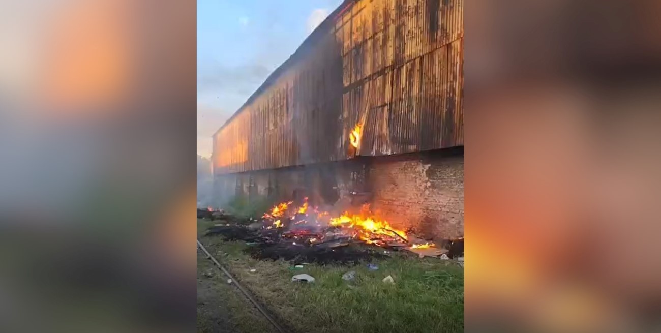 Un incendio movilizó cuatro dotaciones de bomberos en La Boca